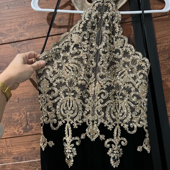 Gorgeous black velvet and beaded Xscape formal gown - Picture 3 of 5